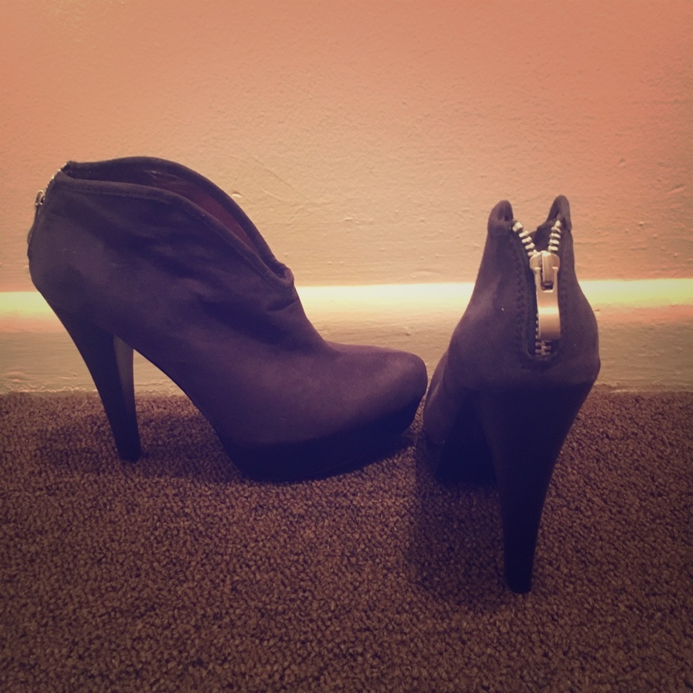 Navy Blue suede booties (size 6 1/2)